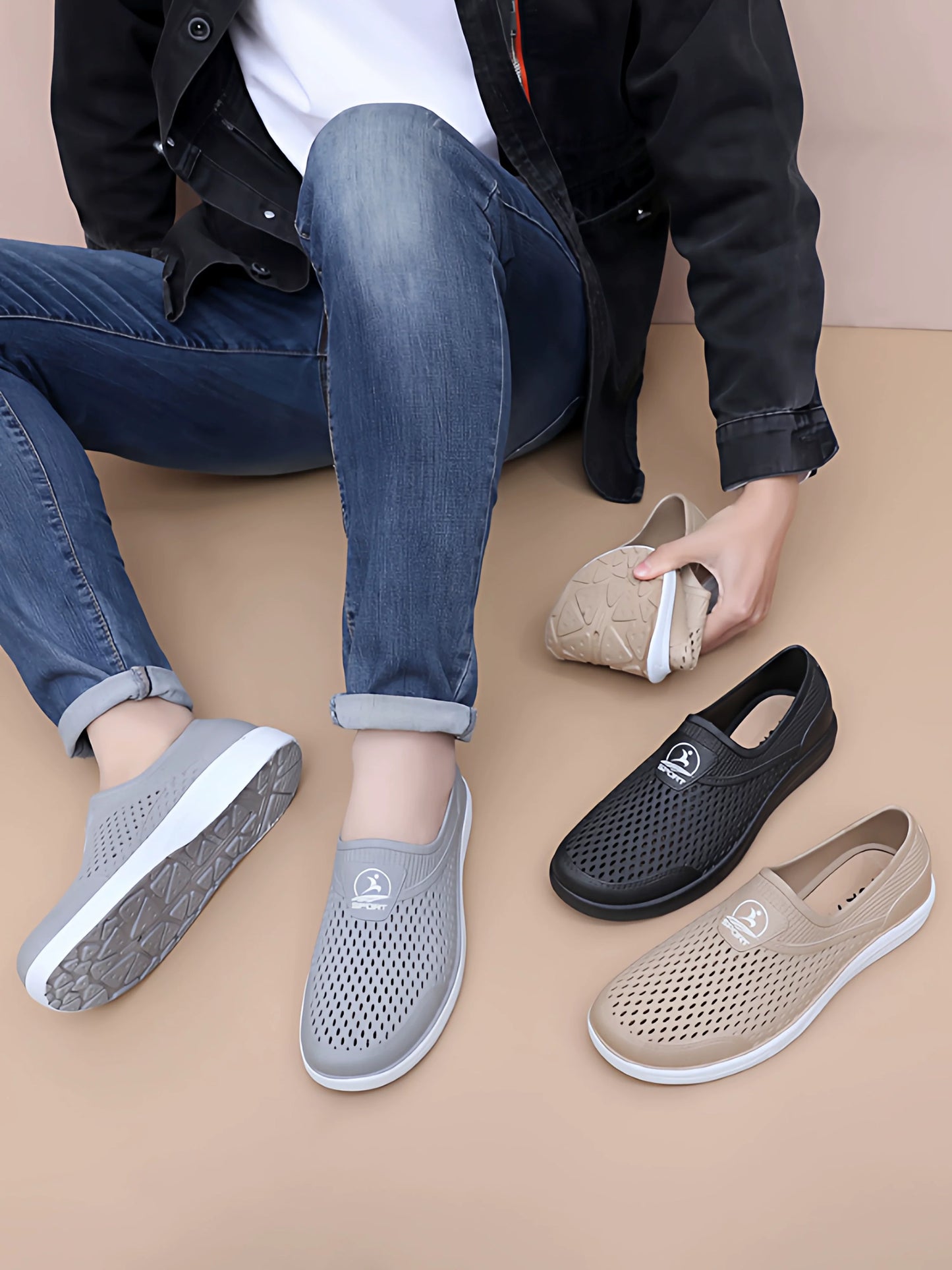 Slip-On Sko i sort, grå og beige opstillet sammen — Nordleva