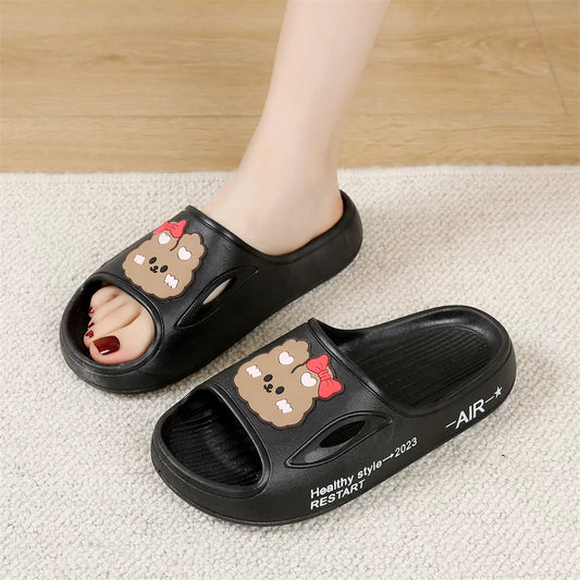 Sort Slide Sandal Med Bjørnemotiv Ovenfra Med Rillet Sål — Nordleva