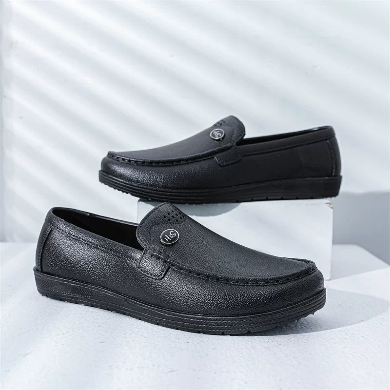 Sort slip-on loafer med perforerede detaljer — Nordleva