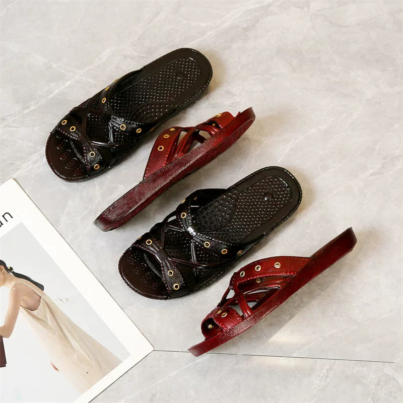 Sort Og Mørkerød Slide Sandal Med Tekstureret Fodsål — Nordleva