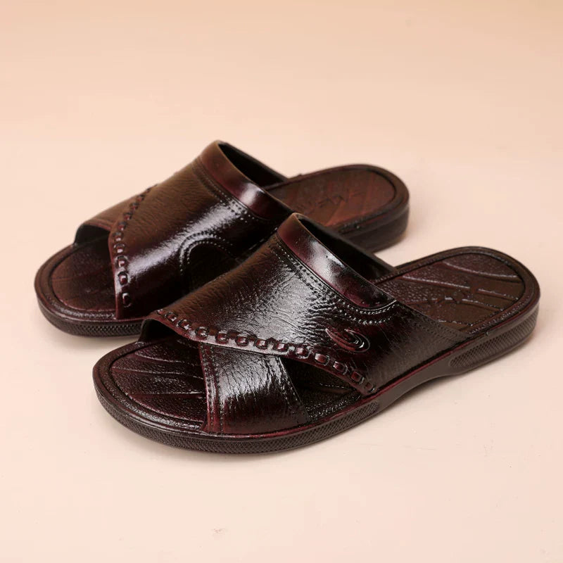 Bordeaux slip-on sandaler med perforeret kant og åben front forfra — Nordleva
