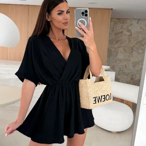 Sort Slå-Om Playsuit Med V-Udskæring I Frontal Modeloptagelse — Nordleva