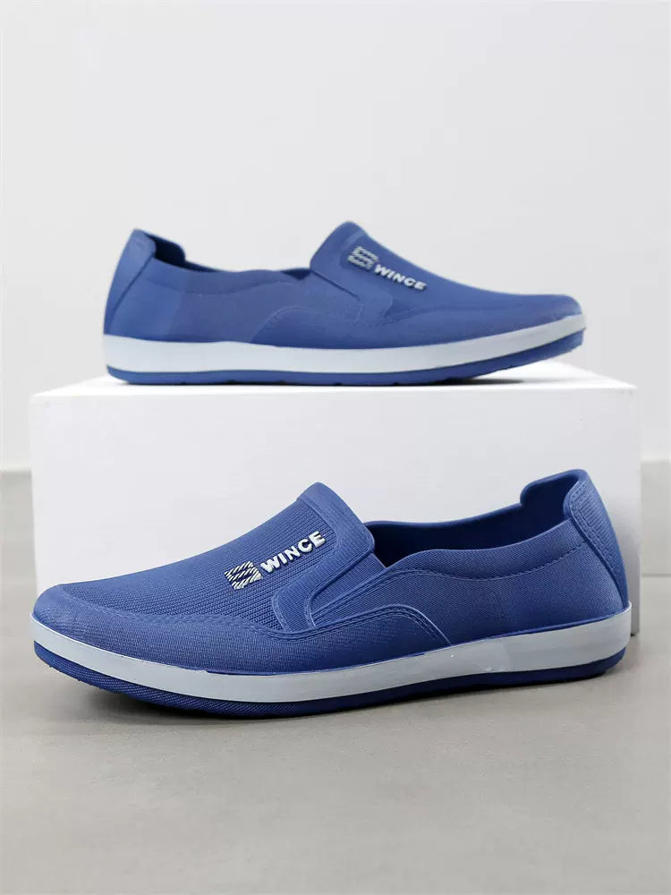 Blå Slip-On Sneaker med hvid mellemsål og elastiske indsatser — Nordleva