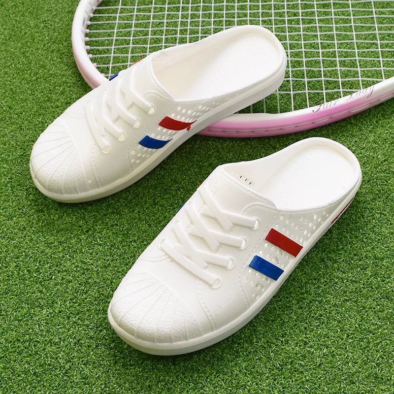 Hvid sneaker set oppefra som sandal uden hæl — Nordleva