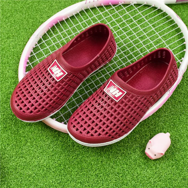 Perforerede slip-on træsko — Venzelo