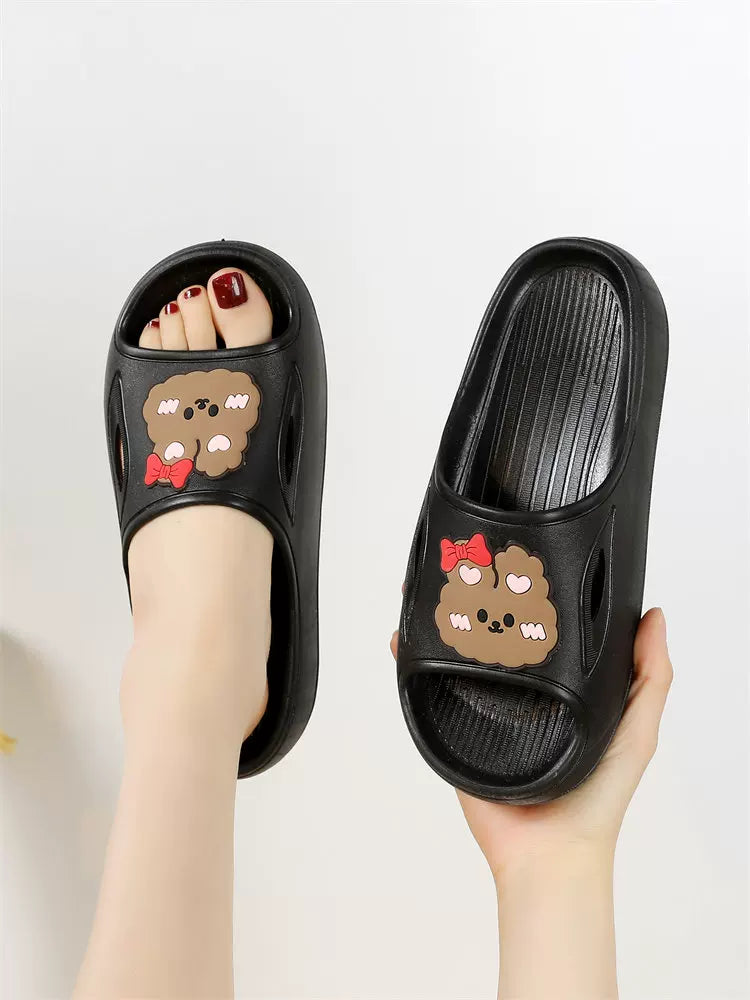 Sort Slide Sandal Med Bjørnemotiv og Bred Rem — Nordleva