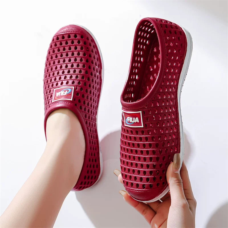 Perforerede slip-on træsko — Venzelo