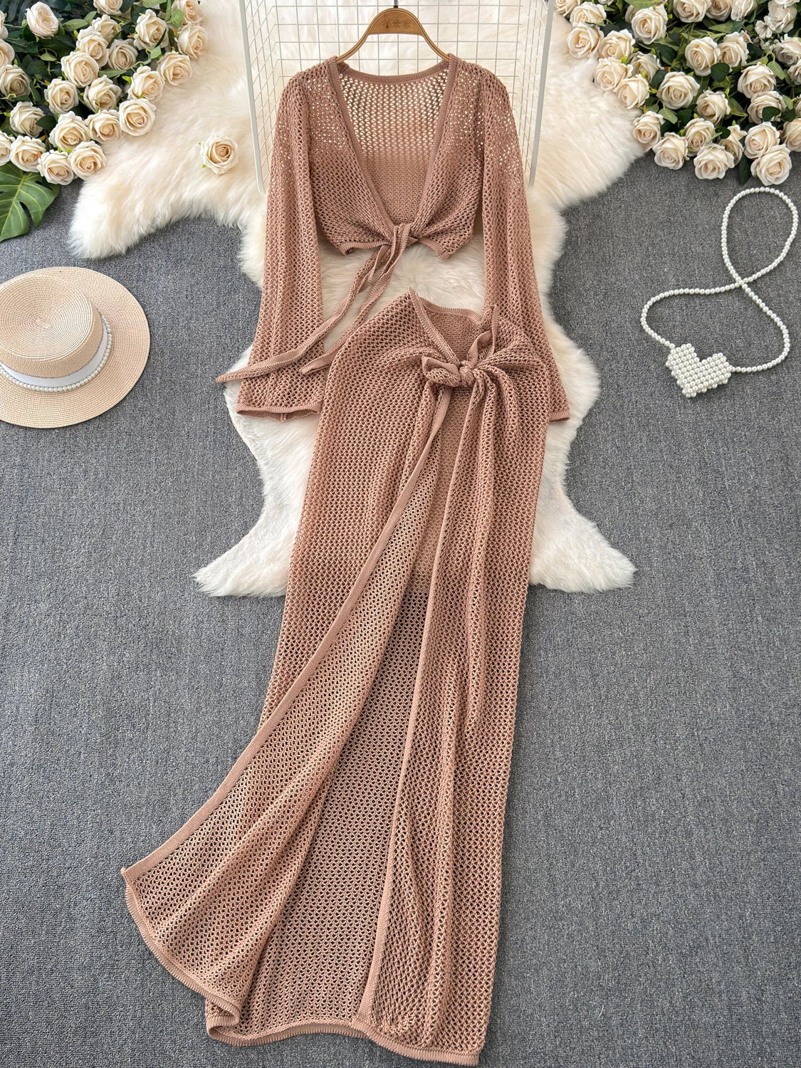 Nude mesh cover-up i to dele med lang slå-om-nederdel — Nordleva