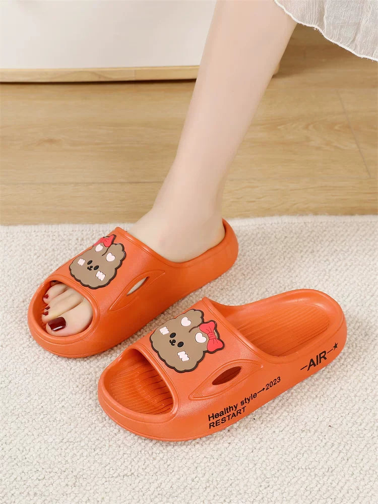 Hvid Slide Sandal Med Bjørnemotiv Lifestyle — Nordleva