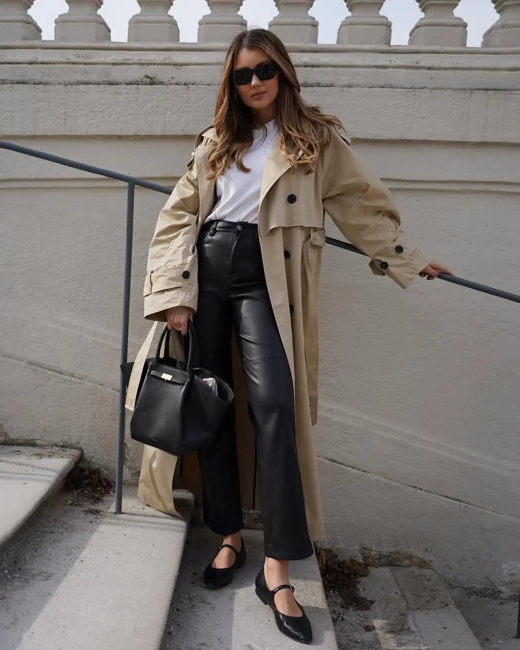 Lang Beige Trenchcoat Med Stormklap