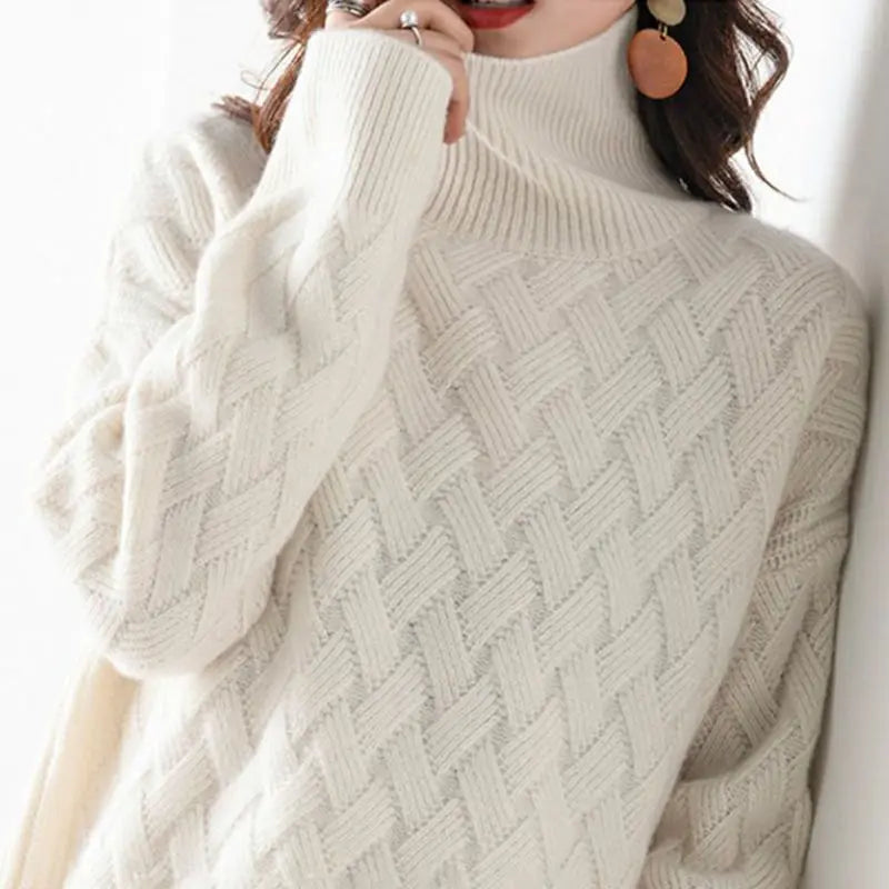 Creme Chevronstrikket Rullekravesweater