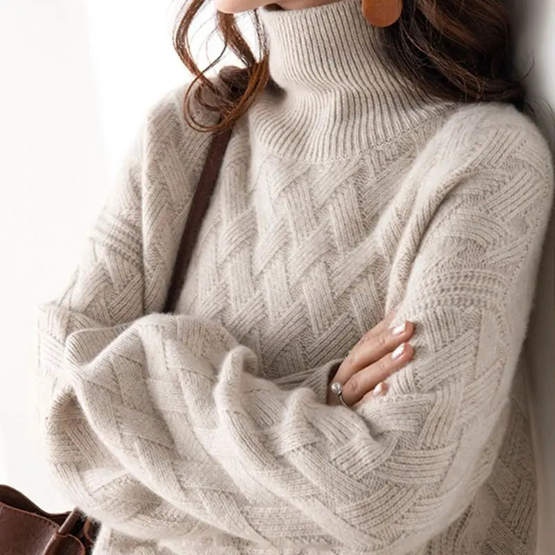 Creme Chevronstrikket Rullekravesweater