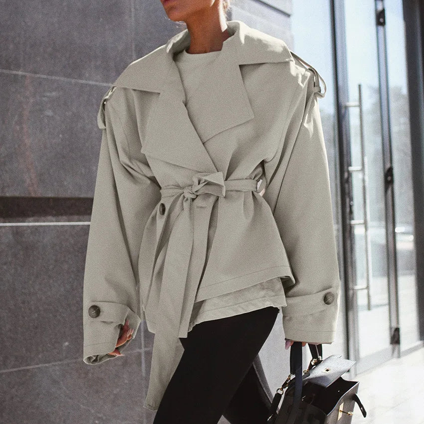 Kort Beige Trenchjakke Med Brede Revers