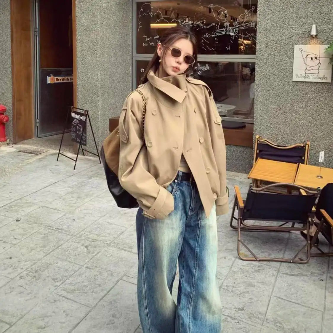 Kort Beige Trenchjakke Med Ballonærmer