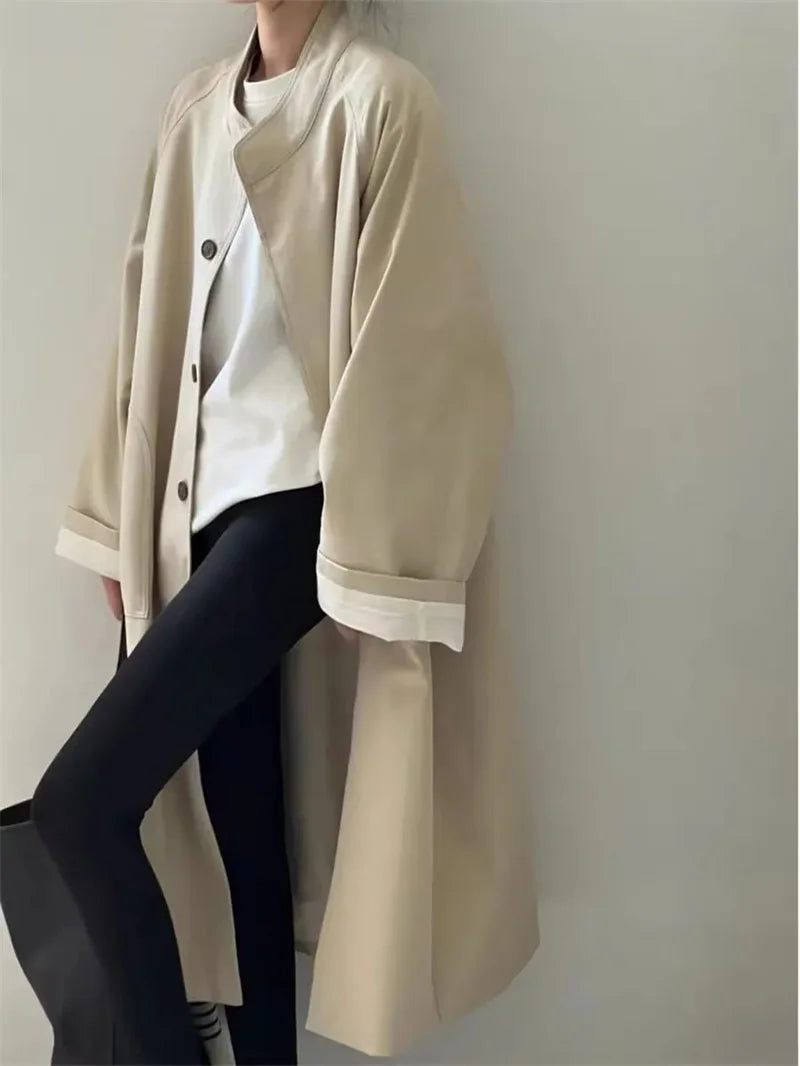 Cremefarvet Trenchcoat Med Buet Krave