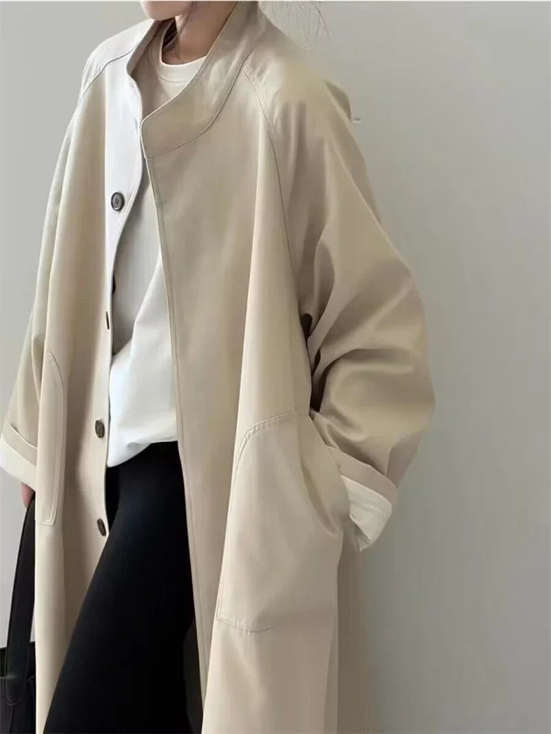 Cremefarvet Trenchcoat Med Buet Krave