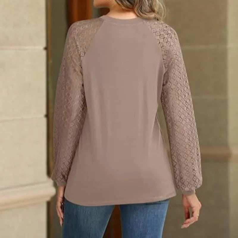 Plisseret Bluse med Blondeærmer