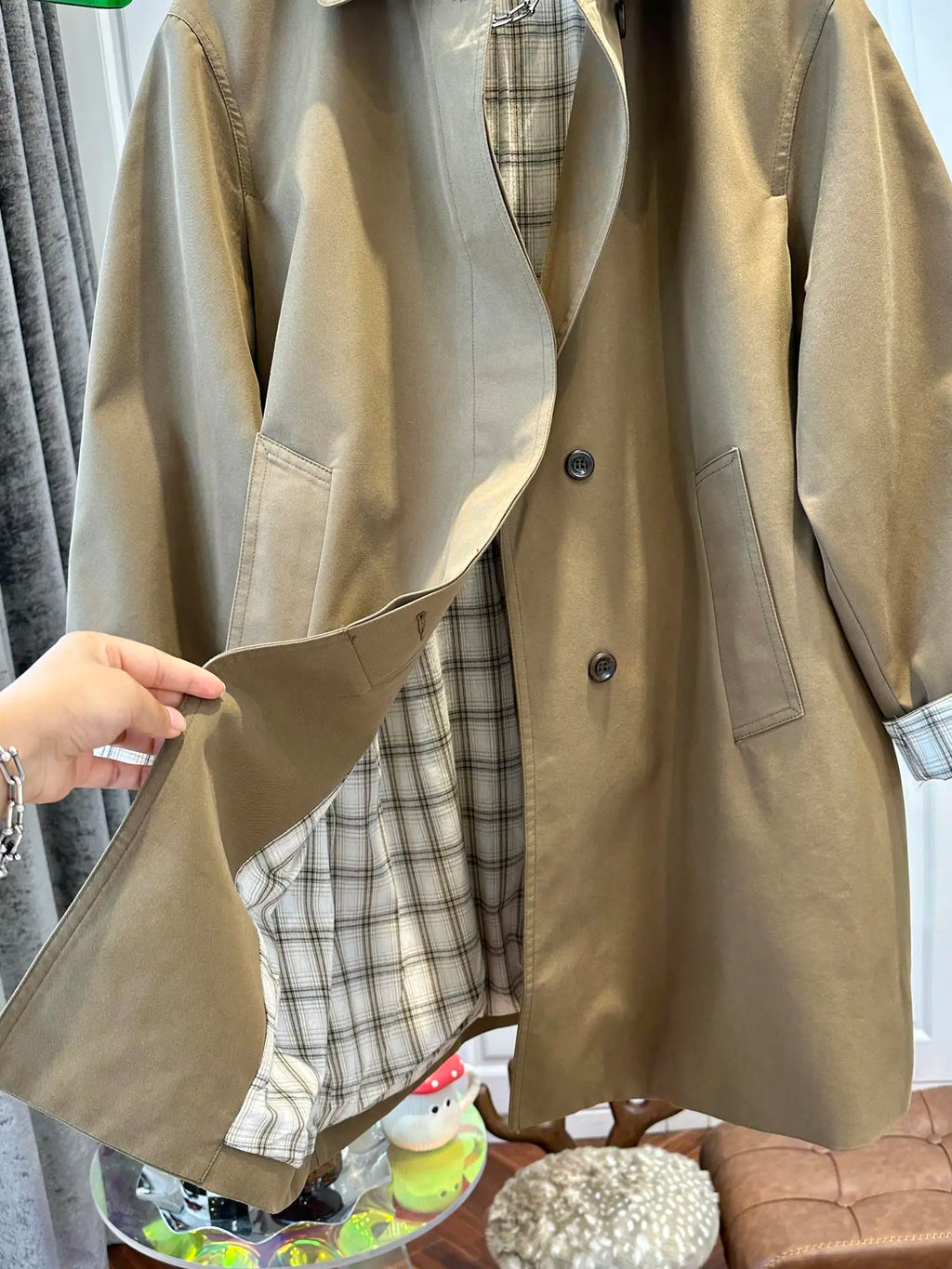Khakifarvet Trenchcoat Med Ternede Manchetter