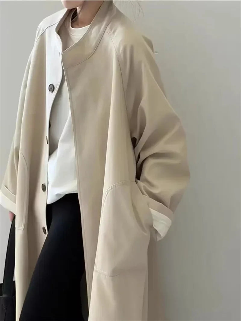 Cremefarvet Trenchcoat Med Buet Krave