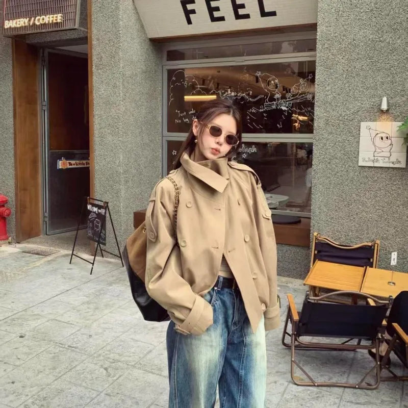 Kort Beige Trenchjakke Med Ballonærmer
