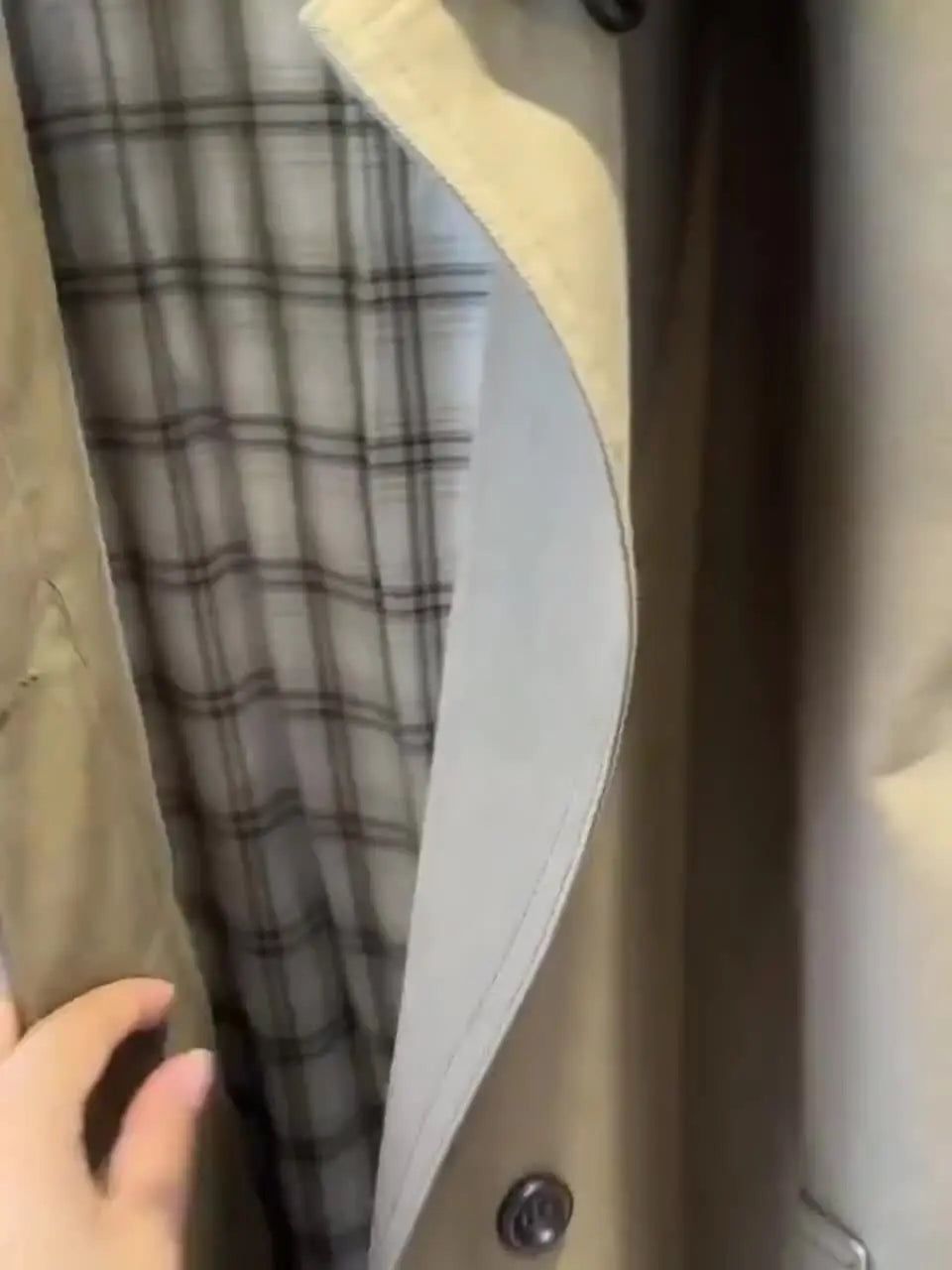Khakifarvet Trenchcoat Med Ternede Manchetter