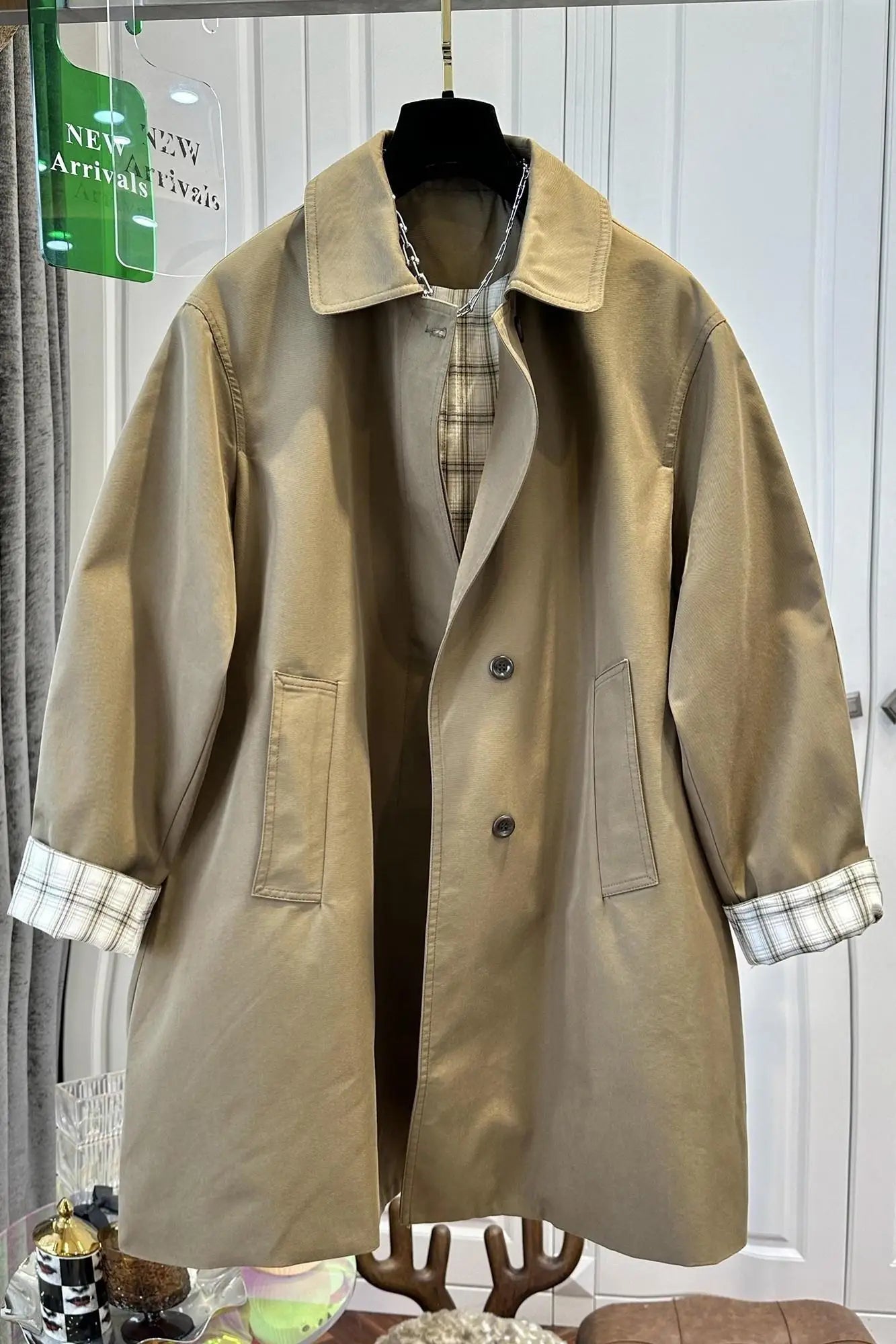 Khakifarvet Trenchcoat Med Ternede Manchetter