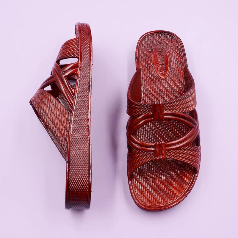 Vinrød slide sandal set fra siden med flad sål og åbne detaljer — Nordleva